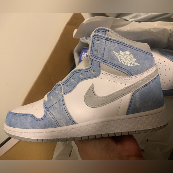 Jordan 1s “Hyper Royal” - Picture 2 of 2